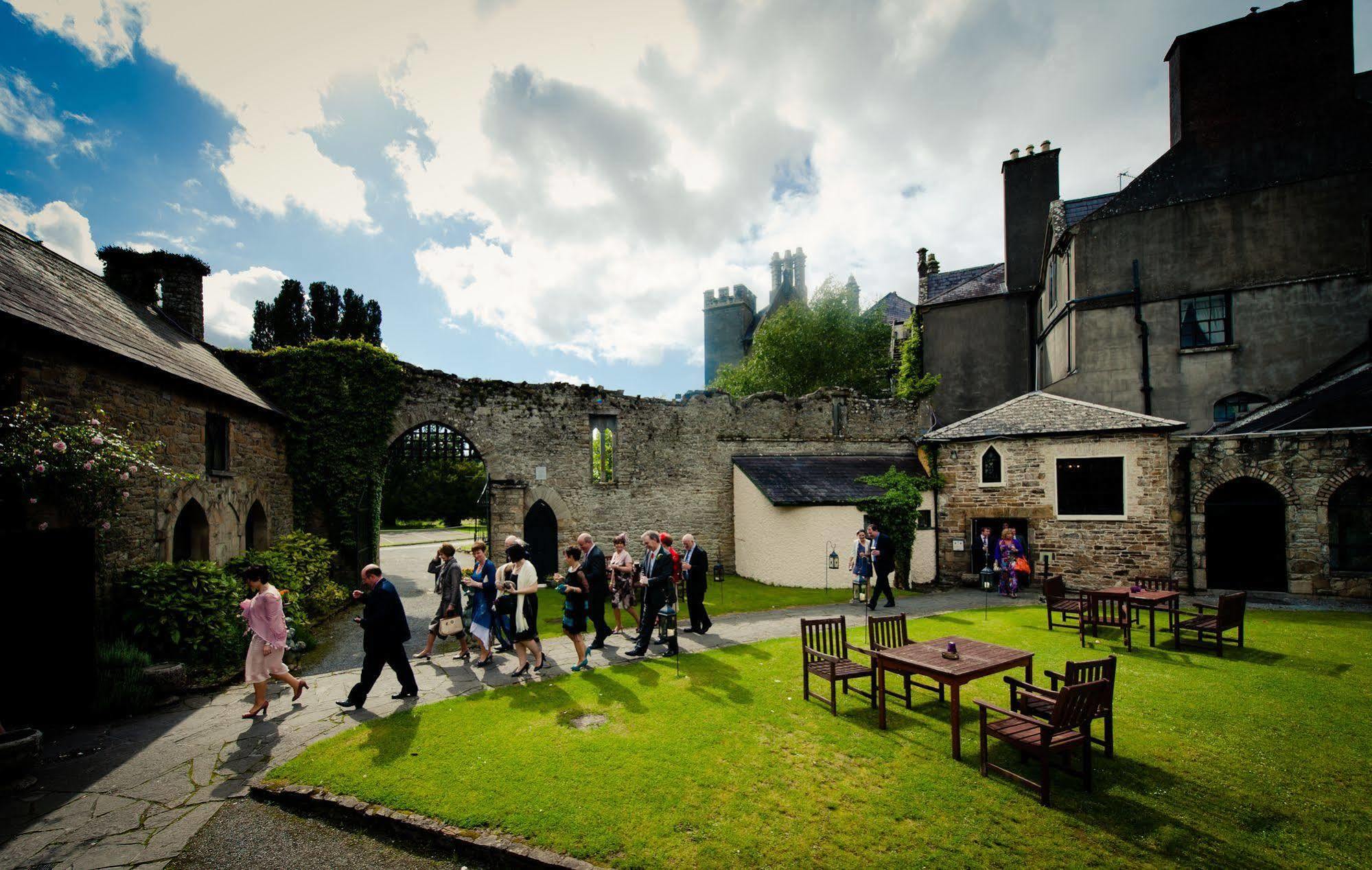 Kinnitty Castle Hotel Exteriör bild